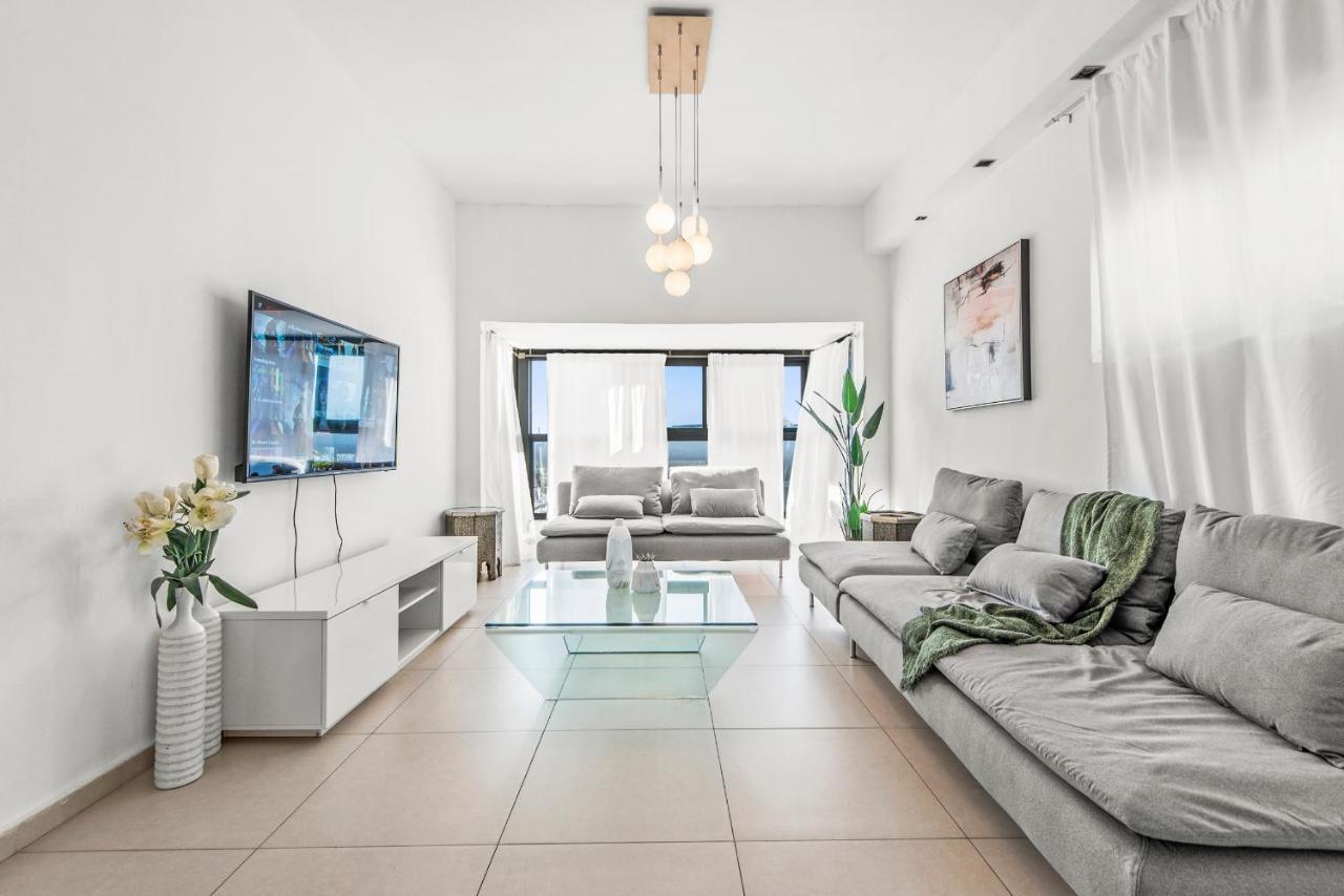 Glorious Renovated Apartment On Top Of The Beach Tel Aviv Luaran gambar
