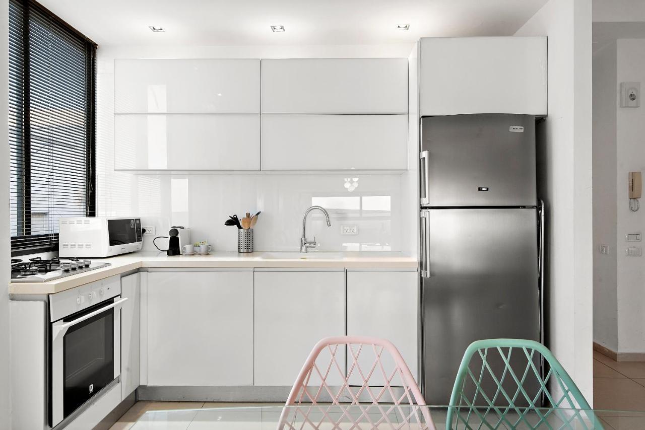 Glorious Renovated Apartment On Top Of The Beach Tel Aviv Luaran gambar