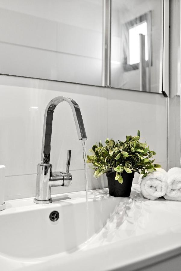 Glorious Renovated Apartment On Top Of The Beach Tel Aviv Luaran gambar