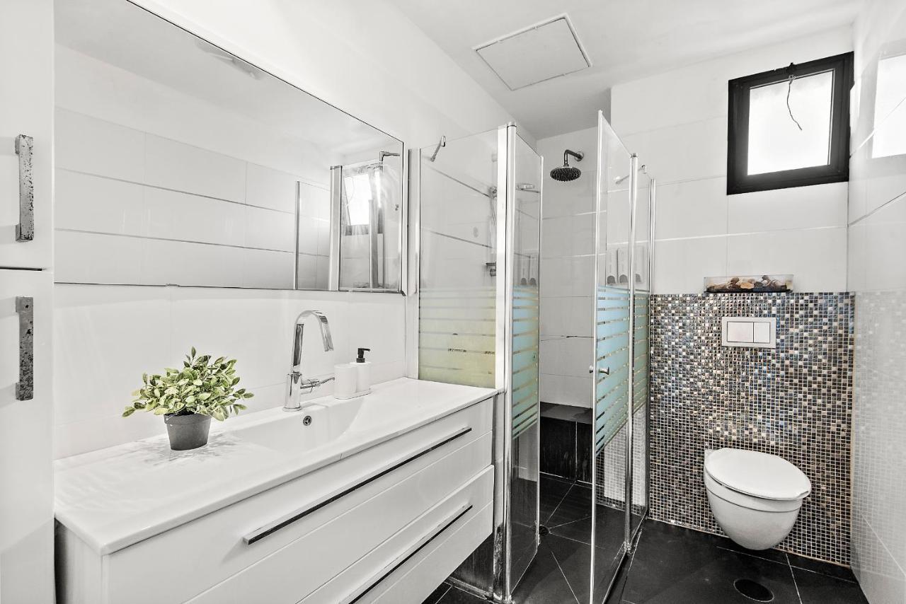 Glorious Renovated Apartment On Top Of The Beach Tel Aviv Luaran gambar